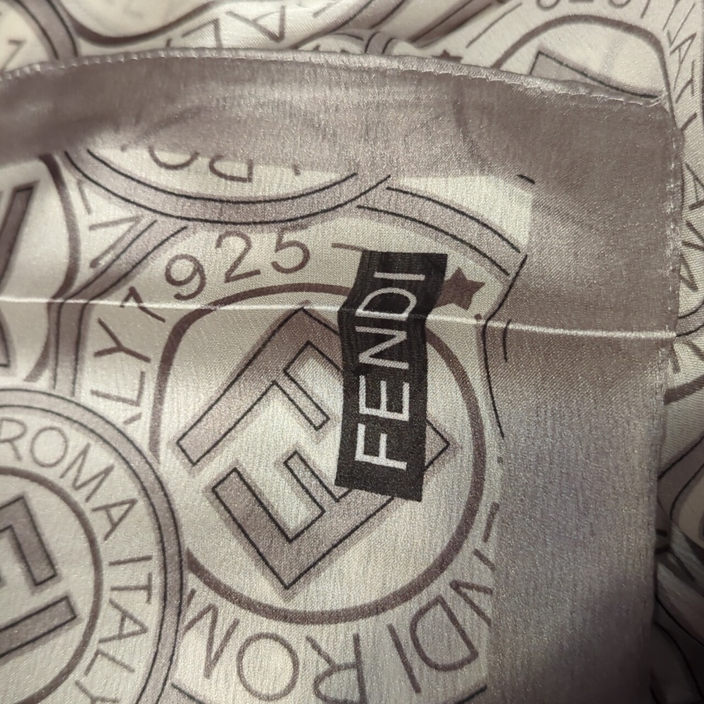 Authentic Fendi scarf - Picture 4 of 5